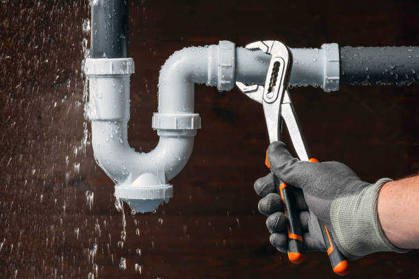 Professional Emergency Plumber technician working in Marionville, VA